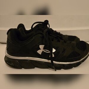 Under Armour Black Athletic Shoes, Size 5 Youth, Good Condition